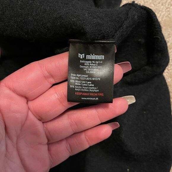 Small black long sleeve minimum sweater dress - Picture 3 of 4